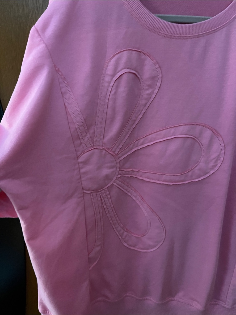 NWOT Oversized Boutique Pink Short Sleeve Daisy Appliqué Top w/Bottom Band - Picture 2 of 8